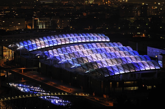 Confluence shopping centre has a quilted roof composed of air cushions which lights up at night 