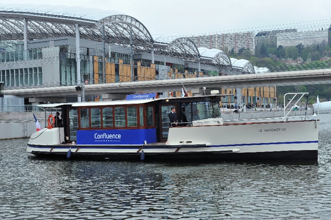Customer can travel to Confluence shopping centre with the mall’s own boat service, the Vaporetto.