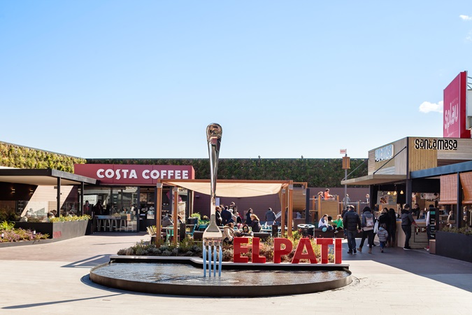 picture of the restaurant area "el pati" at the shopping centre SPLAU