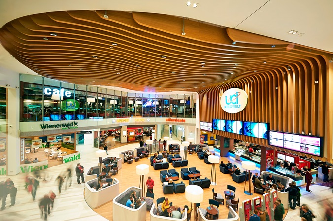 picture of the main resting area in Westfield Shopping City Süd